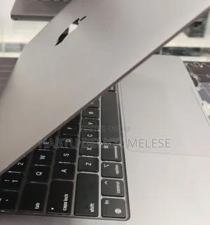 New Laptop Apple MacBook Pro 2020 M1 8GB Intel Core i7 SSD 256GB