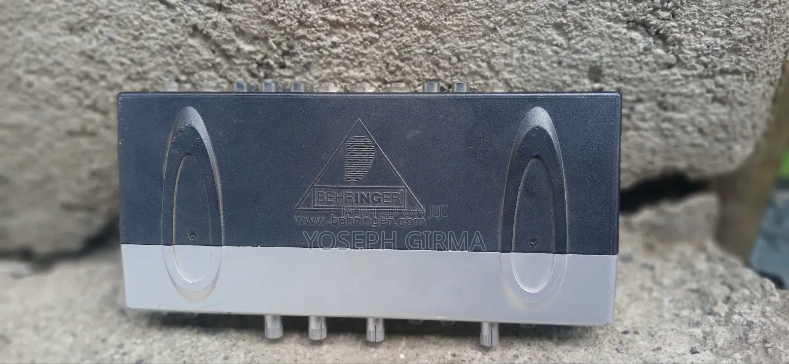 Behringer Minimon Model Mon800