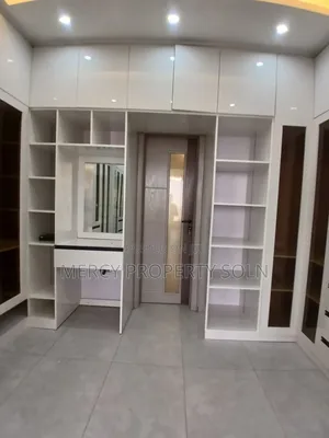 8bdrm House in Bole for sale