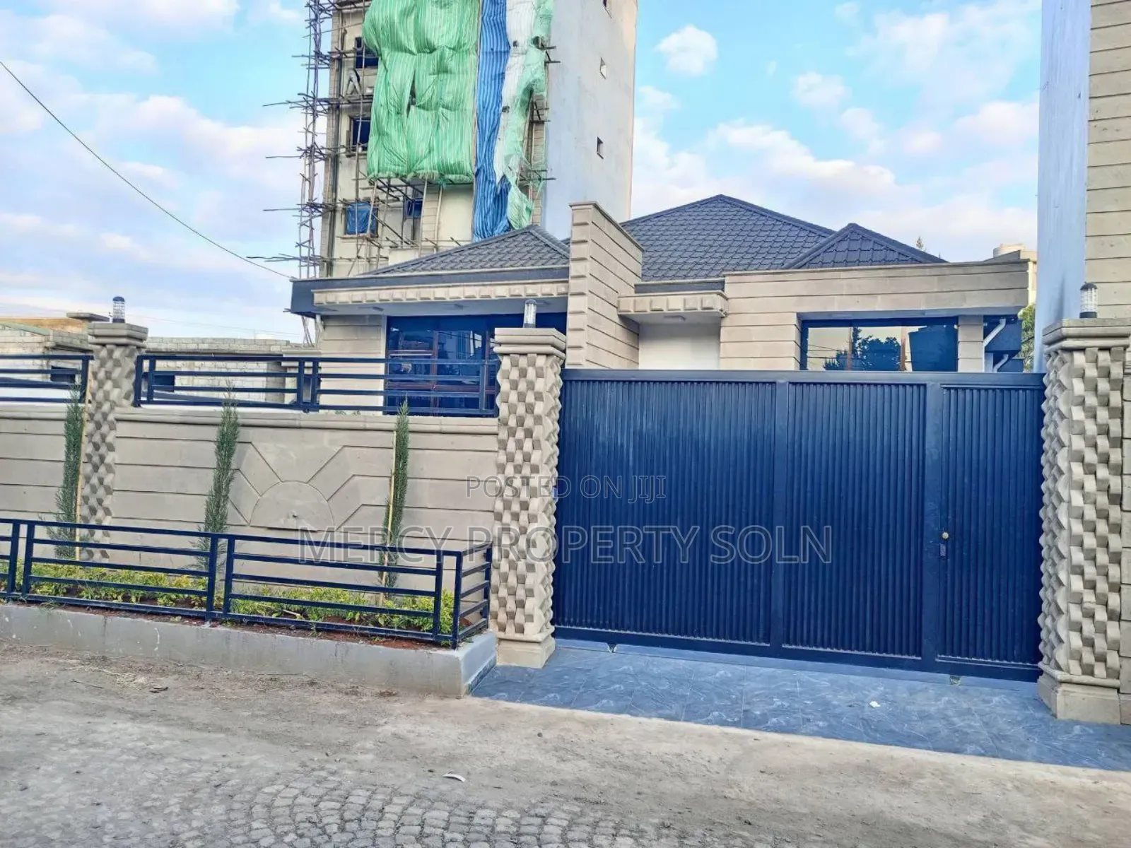 Furnished 8bdrm House in Bole for sale