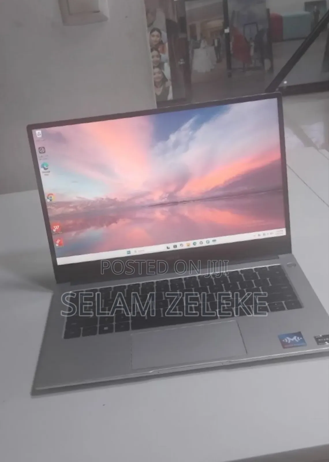 New Laptop 8GB AMD Ryzen 5 SSD 512GB