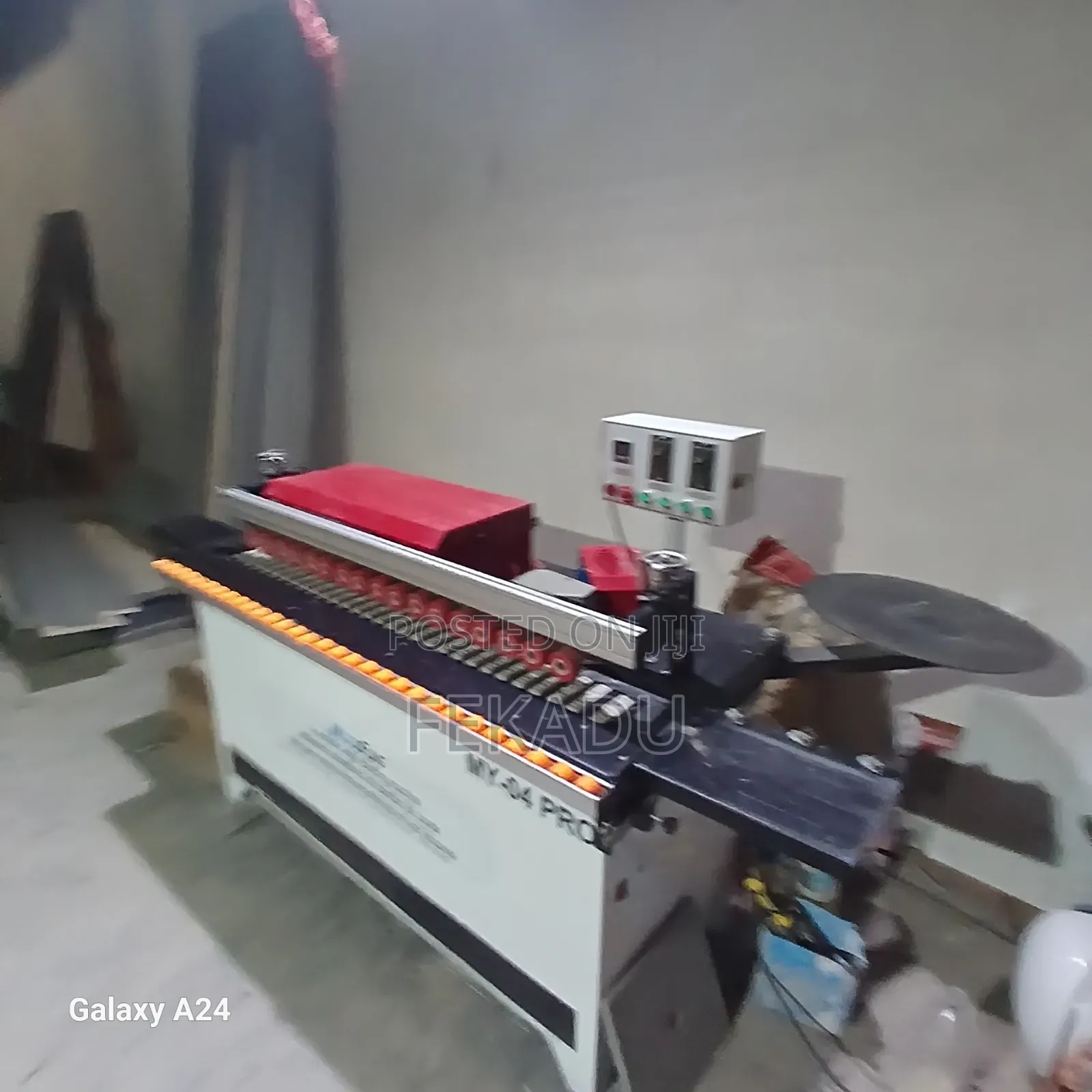 Edge Banding Machine ( ቪነር መለጠፊያ )