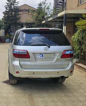 Toyota Fortuner 2.7 RWD 2009 Gold