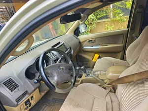 Toyota Fortuner 2.7 RWD 2009 Gold