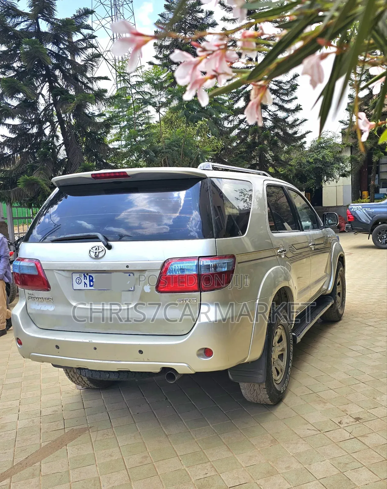 Toyota Fortuner 2.7 RWD 2009 Gold