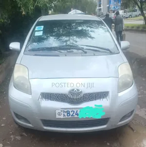 Toyota Yaris 2010 Silver