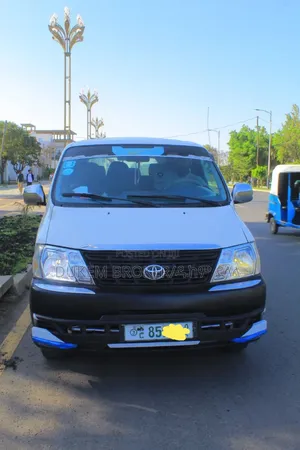 Toyota HiAce 2010 White
