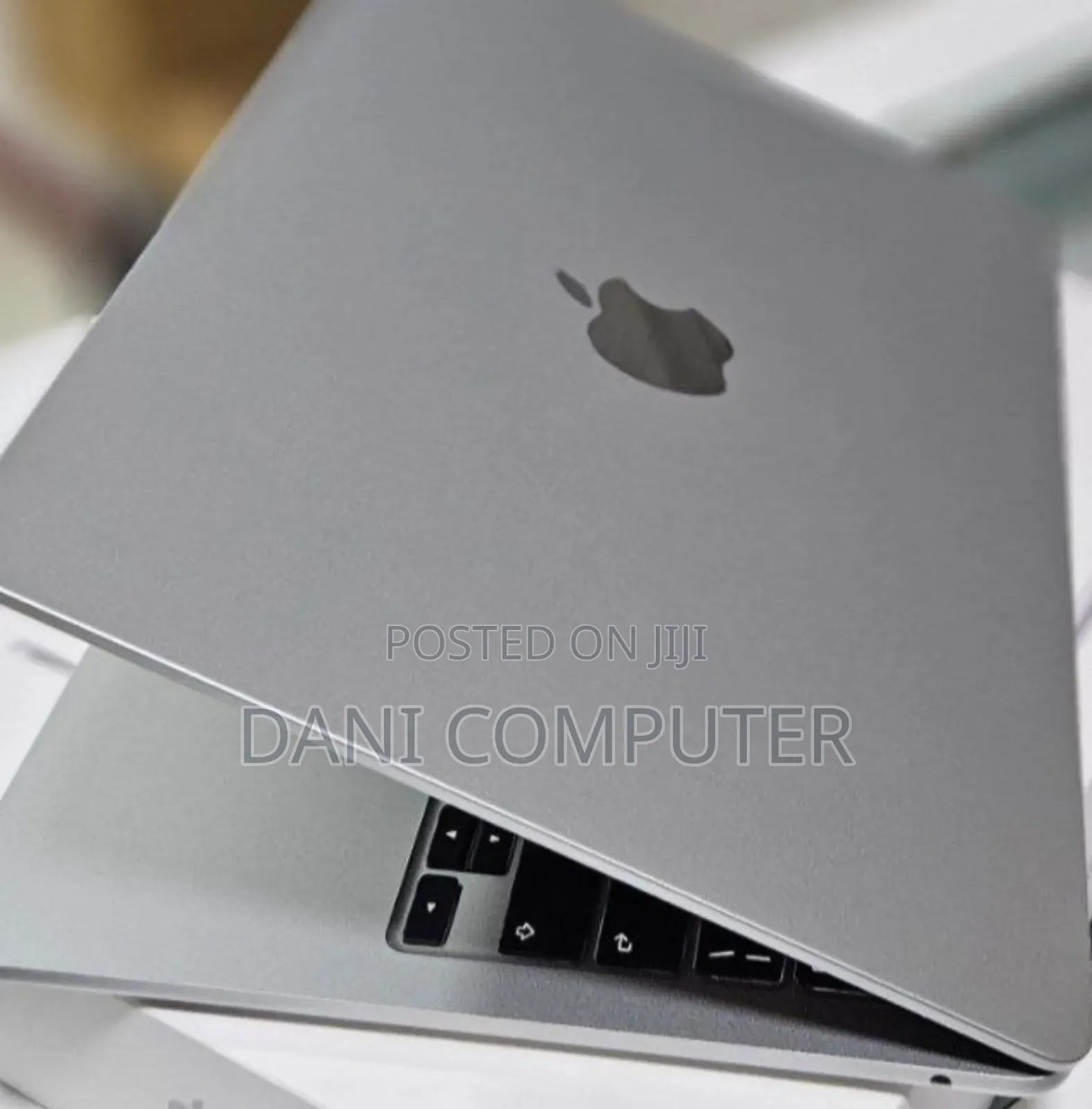 New Laptop Apple MacBook Air 2025 M4 13-inch 16GB Apple M4 SSD 256GB