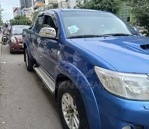 Toyota Hilux 2012 Blue