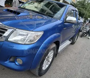 Toyota Hilux 2012 Blue
