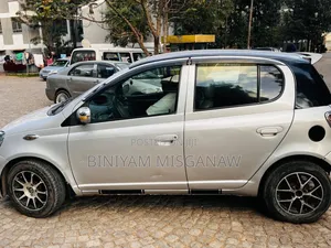 Toyota Vitz 2001 Silver