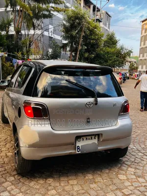 Toyota Vitz 2001 Silver