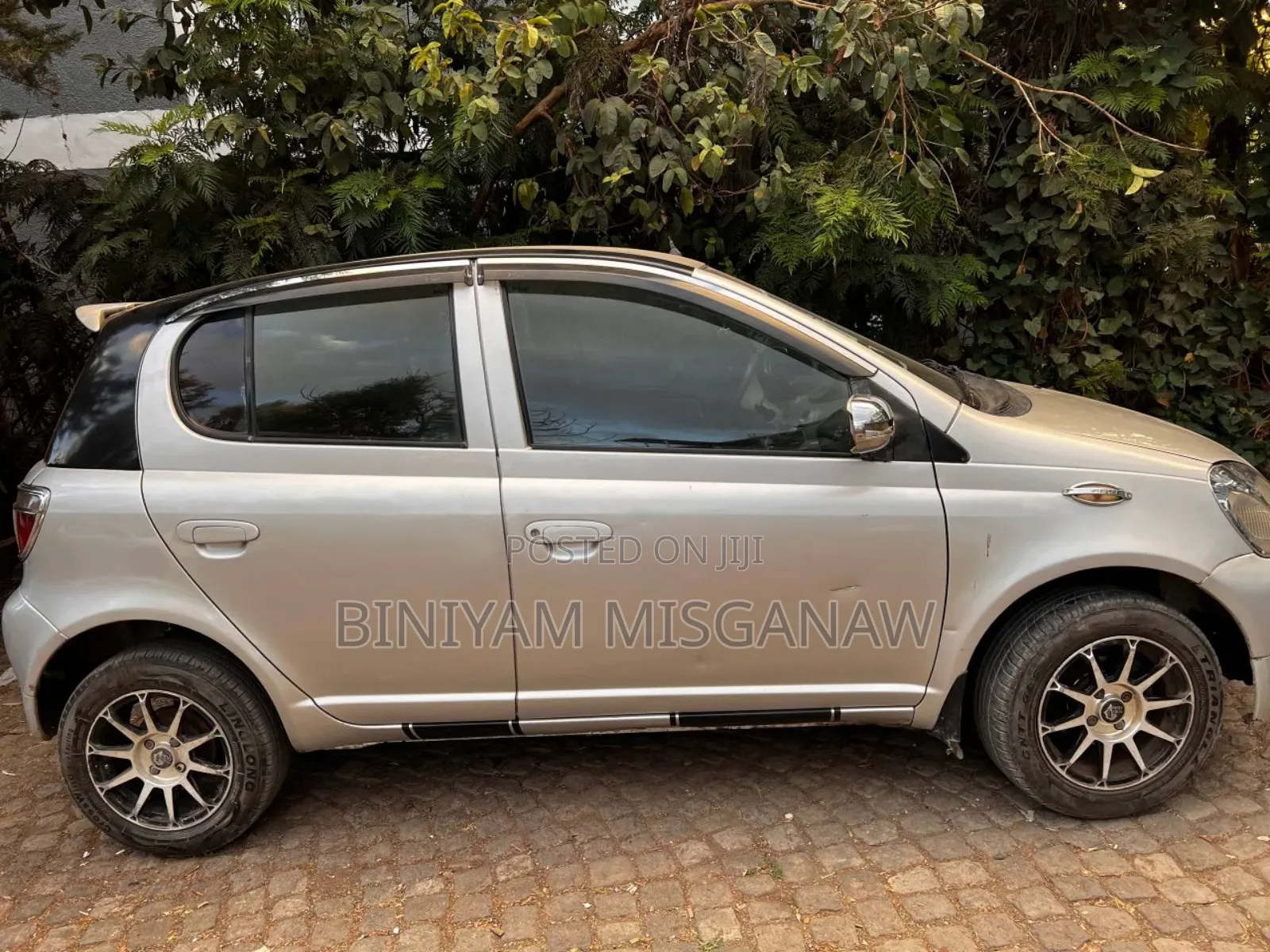 Toyota Vitz 2001 Silver