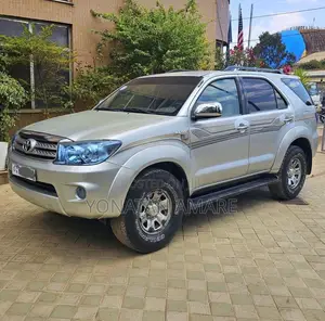 Toyota Fortuner 2009 Gold
