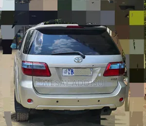 Toyota Fortuner 2009 Gold