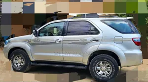 Toyota Fortuner 2009 Gold