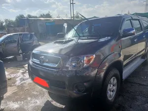 Toyota Hilux 2.5 D-4D 4X4 SRX 2010 Gray