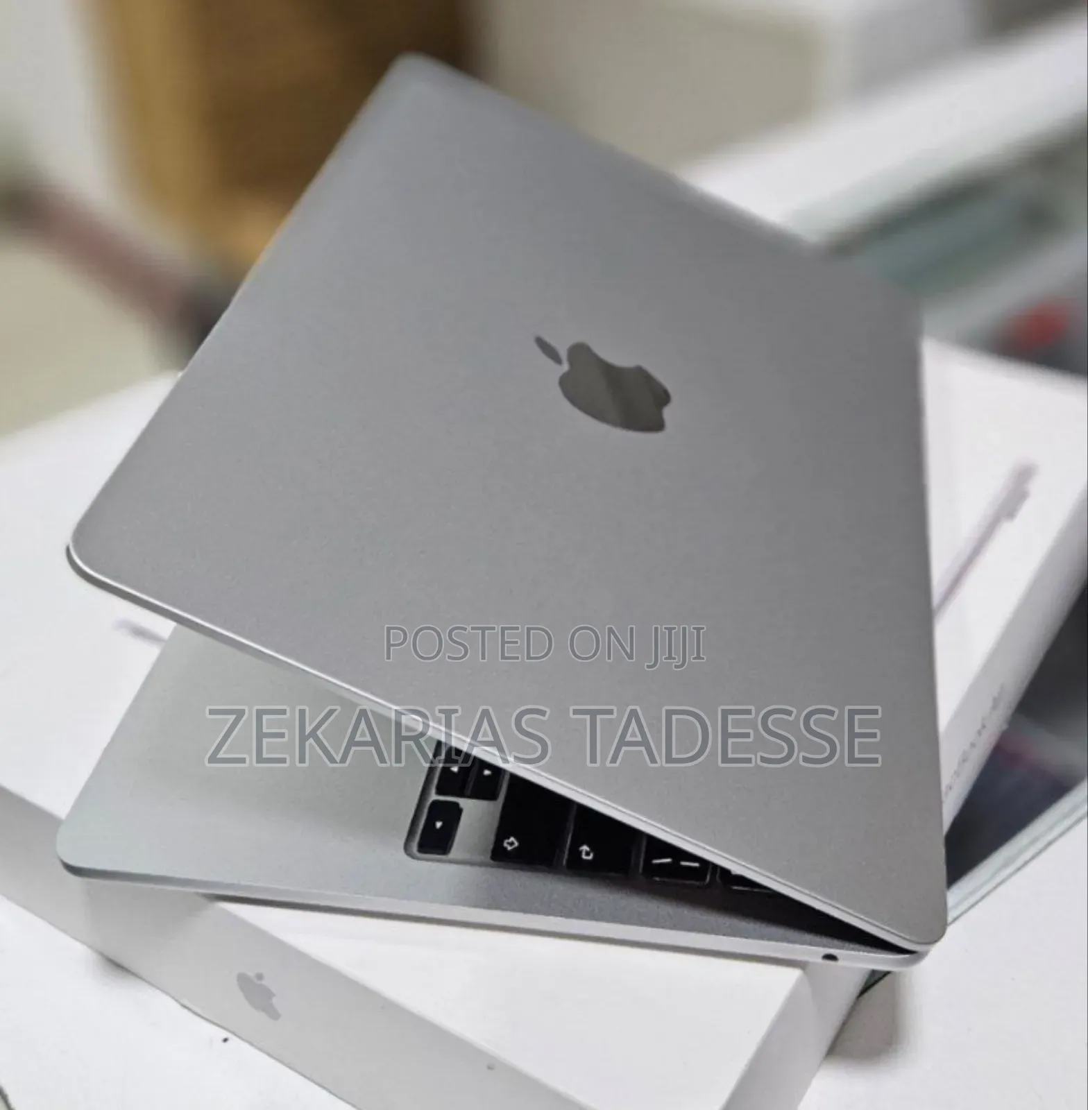 New Laptop Apple MacBook Air 2025 M4 13-inch 16GB Apple M4 SSD 256GB