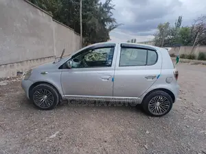 Toyota Vitz 2001 Gray