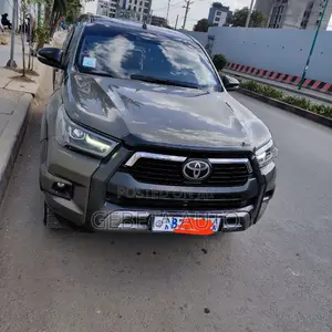 Toyota Hilux 2021 Gray