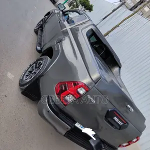 Toyota Hilux 2021 Gray