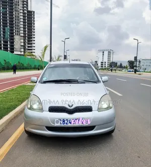 Toyota Vitz 2001 Silver