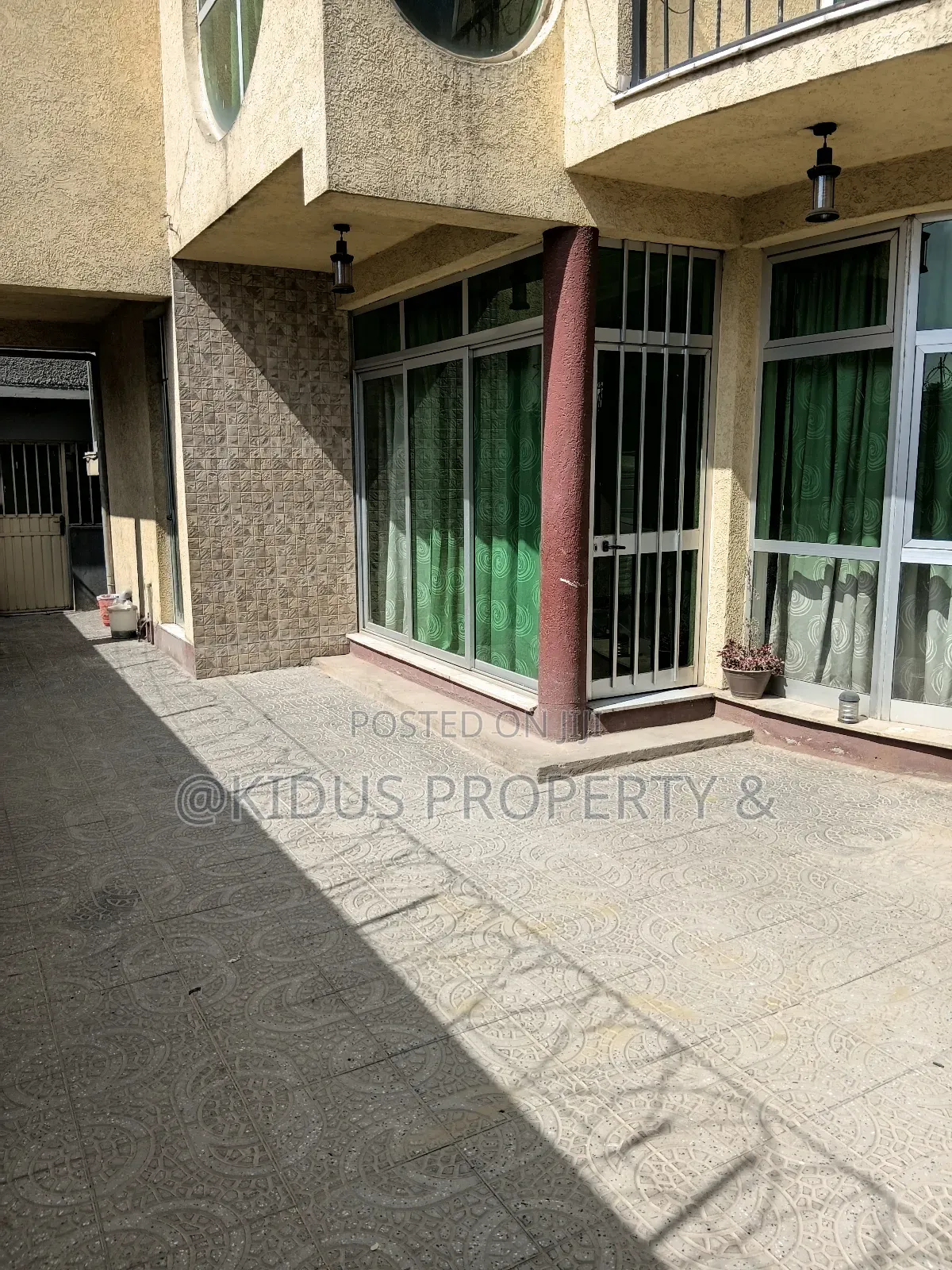 7bdrm Townhouse / Terrace in Nasswe Real State, Nifas Silk-Lafto