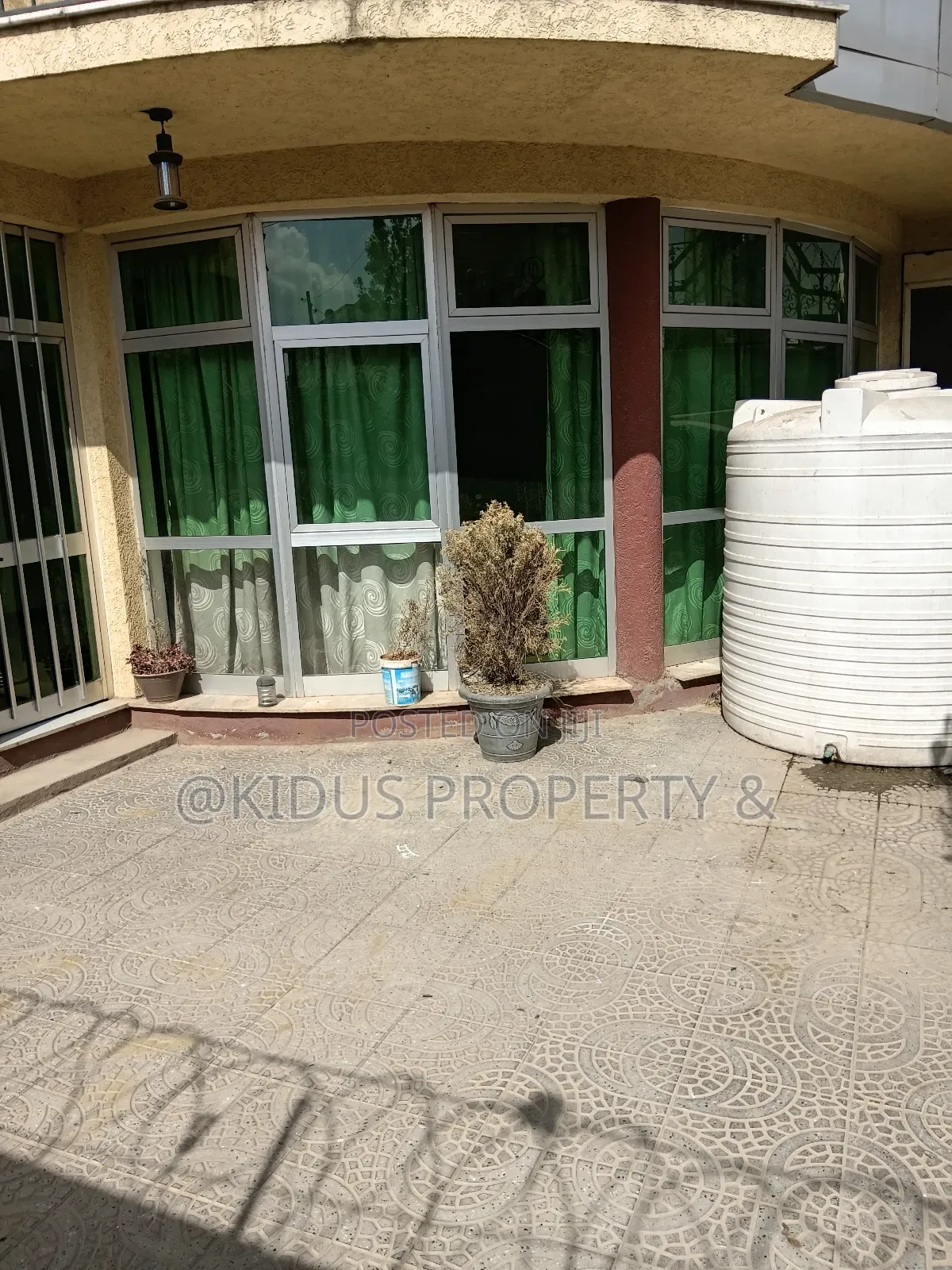 7bdrm Townhouse / Terrace in Nasswe Real State, Nifas Silk-Lafto