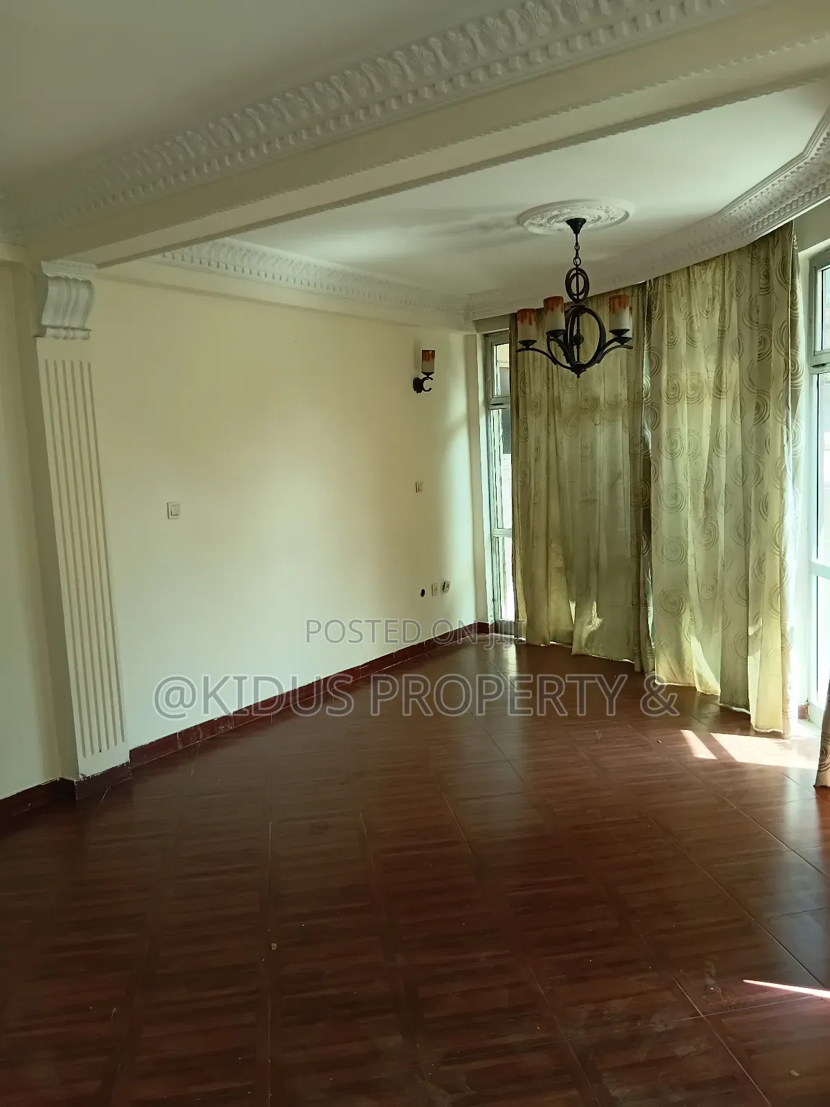 7bdrm Townhouse / Terrace in Nasswe Real State, Nifas Silk-Lafto