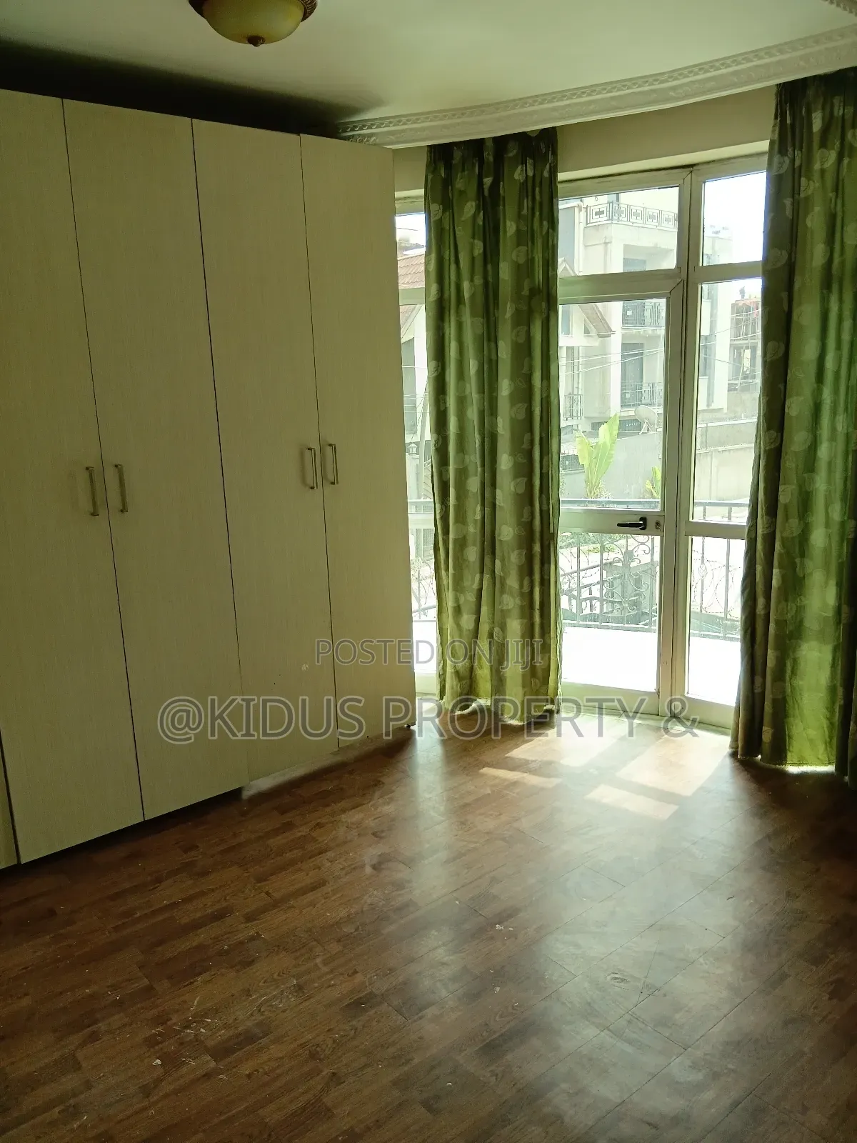 7bdrm Townhouse / Terrace in Nasswe Real State, Nifas Silk-Lafto