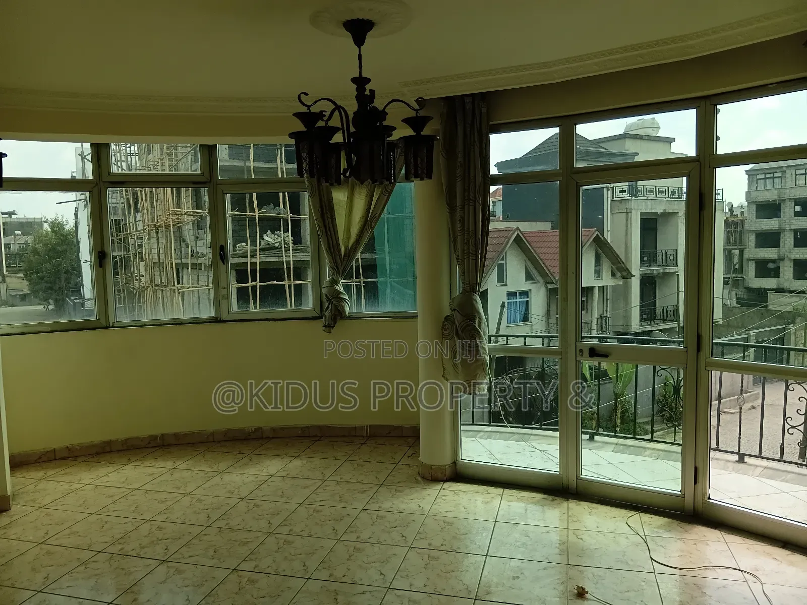 7bdrm Townhouse / Terrace in Nasswe Real State, Nifas Silk-Lafto