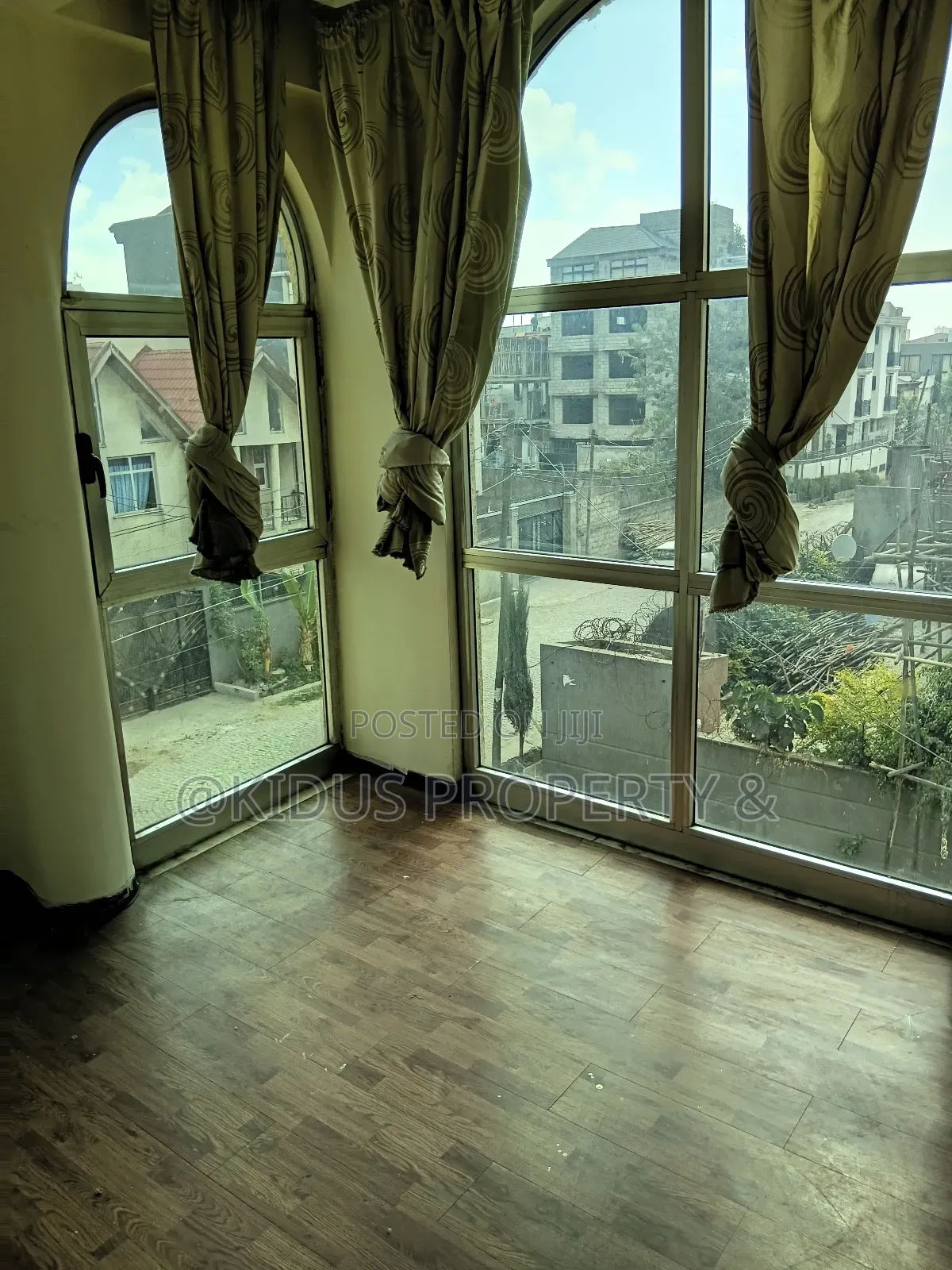 7bdrm Townhouse / Terrace in Nasswe Real State, Nifas Silk-Lafto