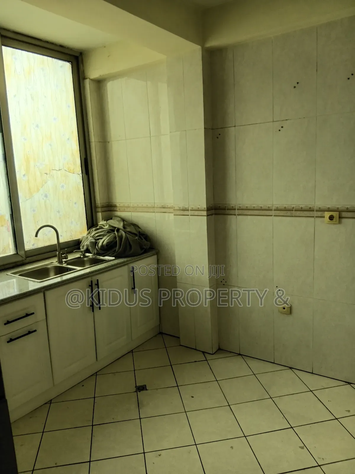 7bdrm Townhouse / Terrace in Nasswe Real State, Nifas Silk-Lafto