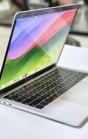 New Laptop Apple MacBook Pro 2018 8GB Intel Core i5 SSD 256GB