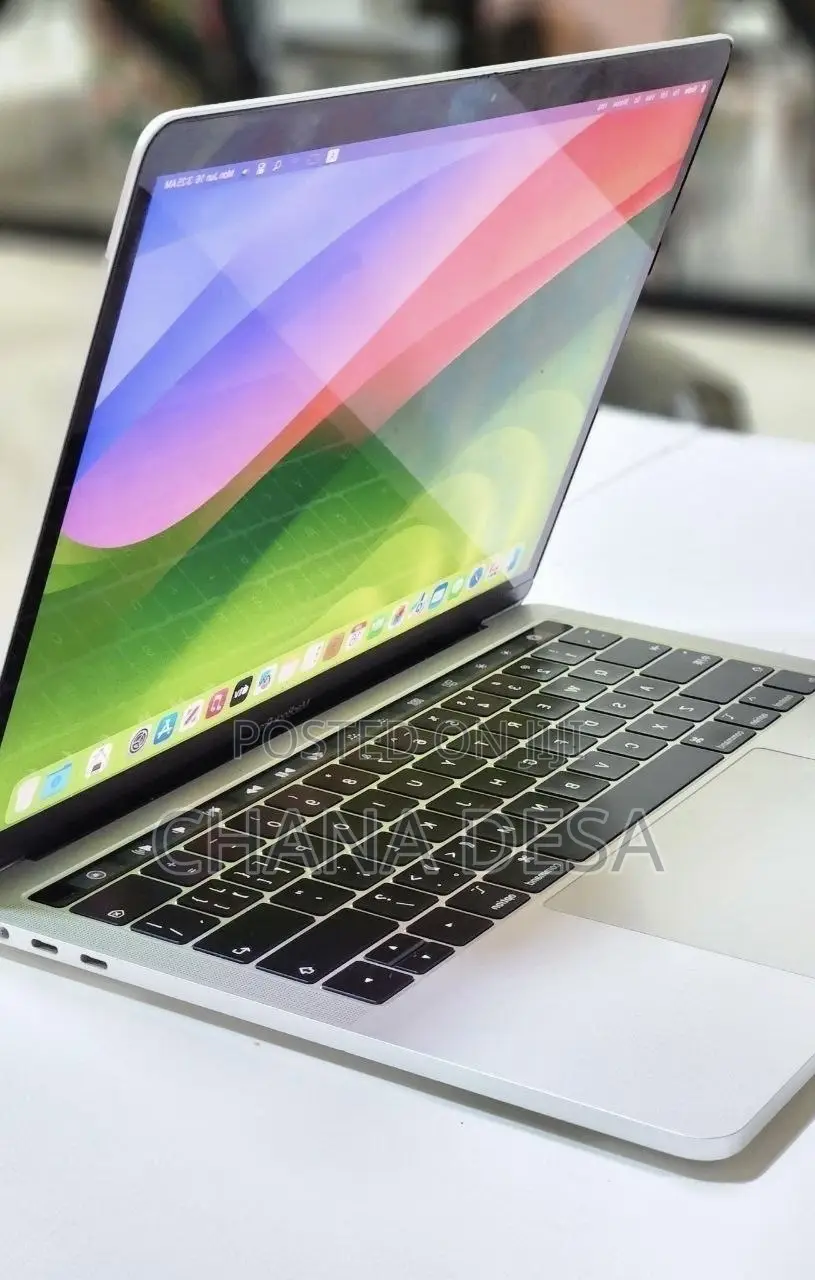 New Laptop Apple MacBook Pro 2018 8GB Intel Core i5 SSD 256GB