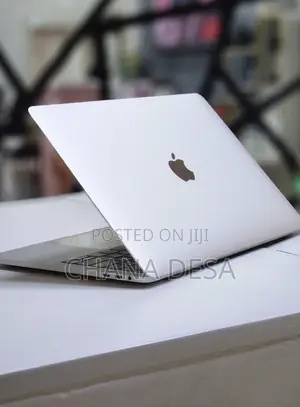 New Laptop Apple MacBook Pro 2018 8GB Intel Core i5 SSD 256GB