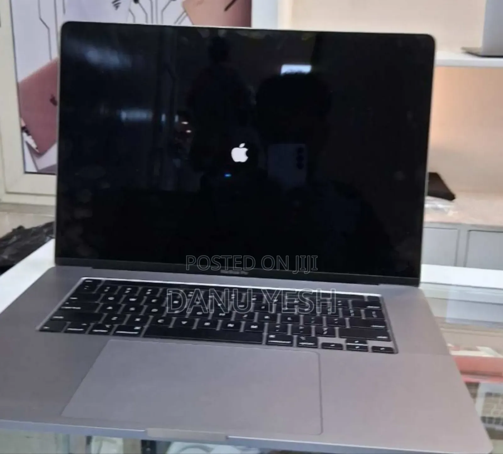 New Laptop Apple MacBook Pro 2019 32GB Intel Core i9 SSD 512GB