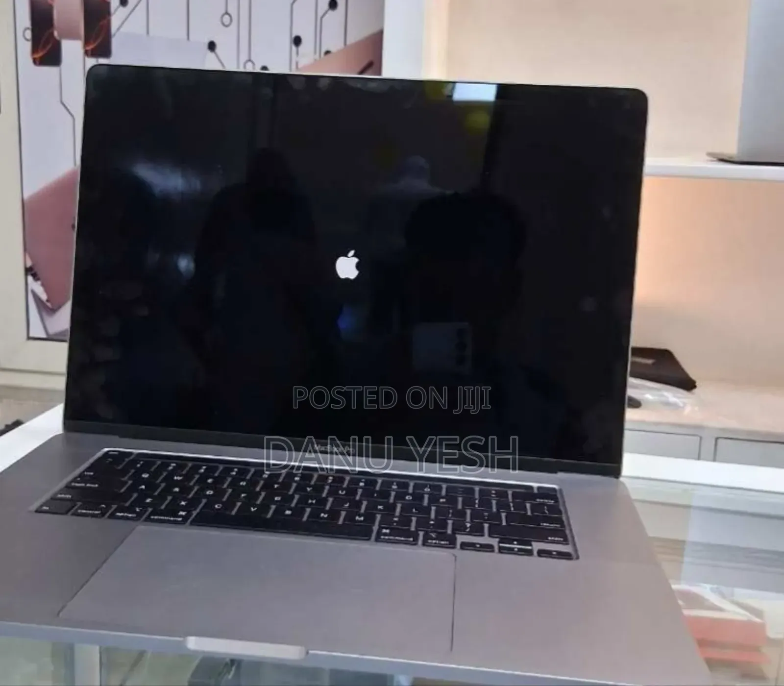 New Laptop Apple MacBook Pro 2019 32GB Intel Core i9 SSD 512GB