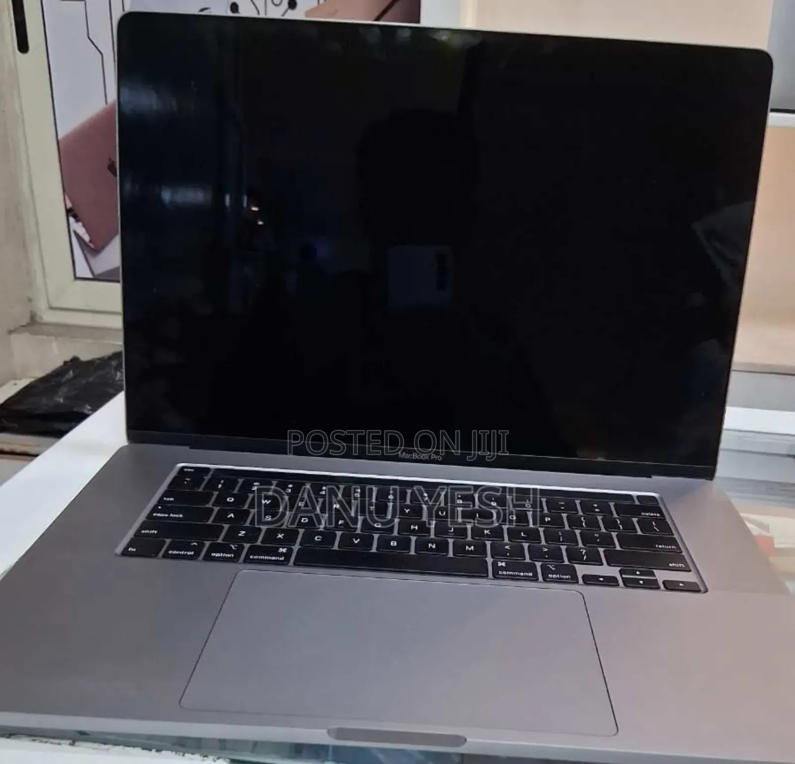New Laptop Apple MacBook Pro 2019 32GB Intel Core i9 SSD 512GB