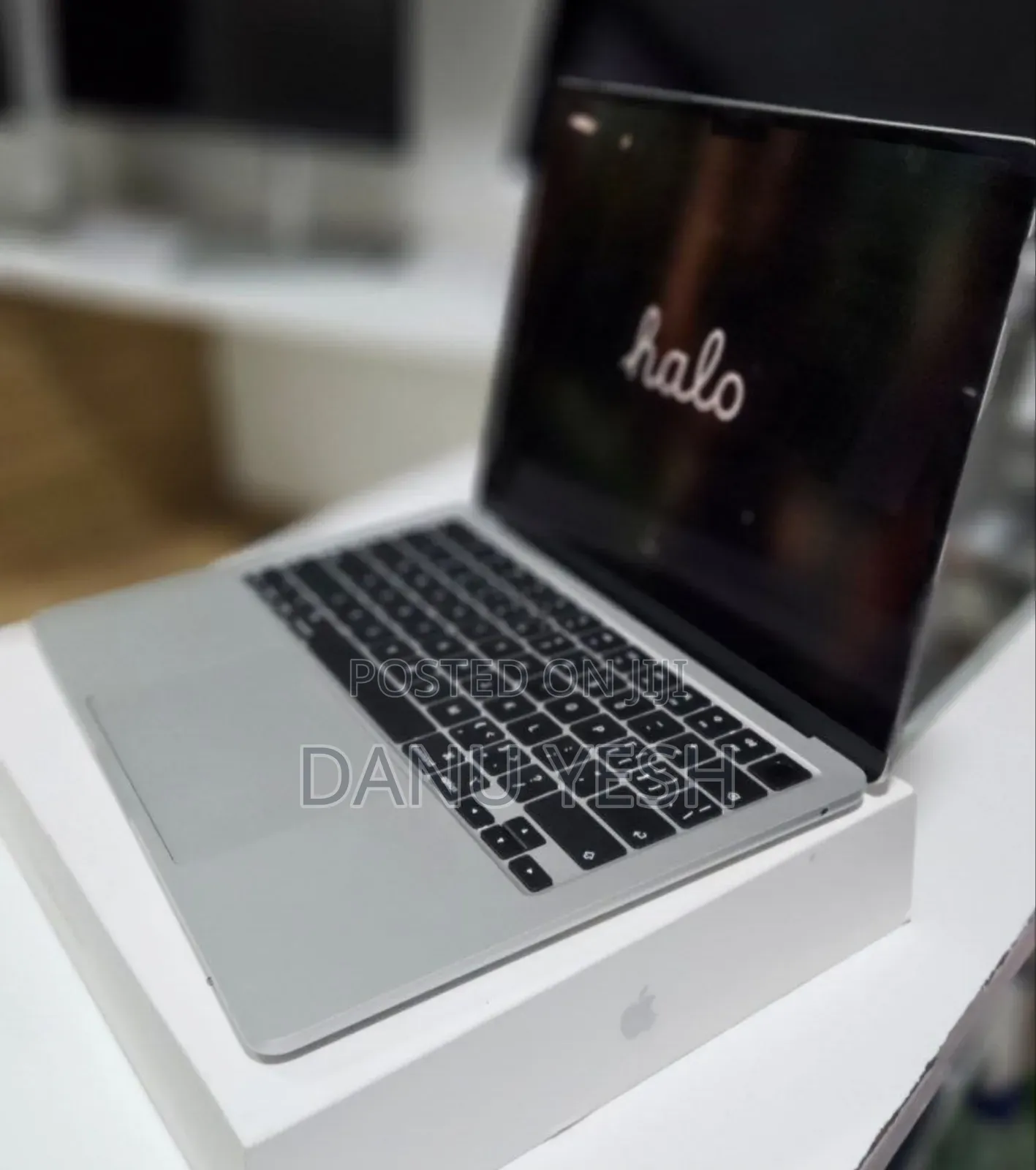New Laptop Apple MacBook Air 2025 M4 13-inch 16GB Apple M4 SSD 256GB