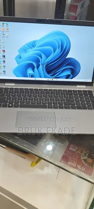 New Laptop Dell Latitude 5540 8GB Intel Core i7 SSD 256GB
