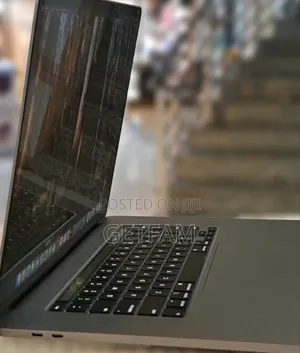New Laptop Apple MacBook Pro 2019 16GB Intel Core i7 SSD 512GB