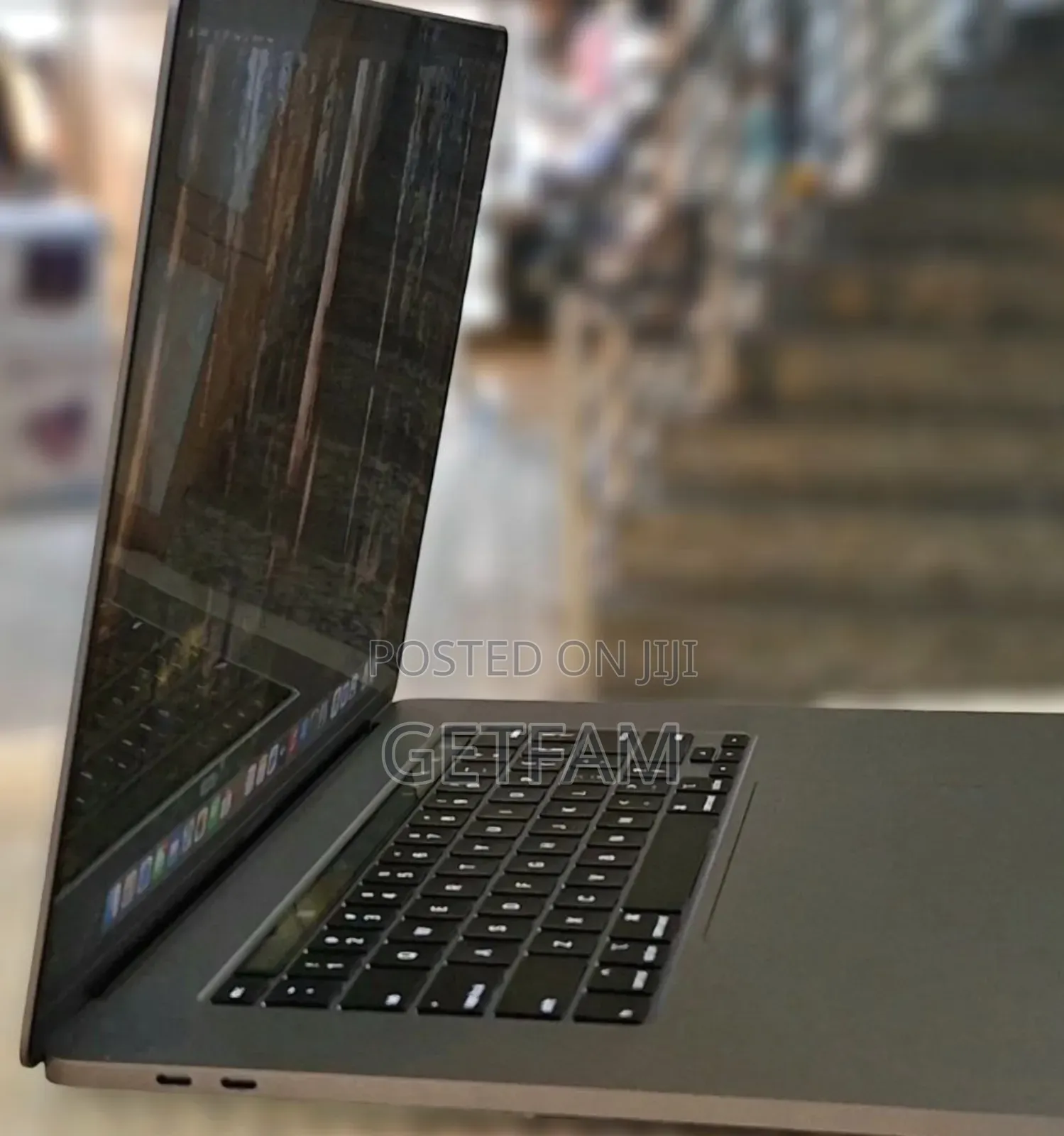 New Laptop Apple MacBook Pro 2019 16GB Intel Core i7 SSD 512GB