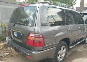Toyota Land Cruiser 2002 Gray