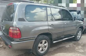 Toyota Land Cruiser 2002 Gray
