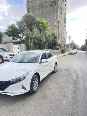 Hyundai Elantra 2022 White