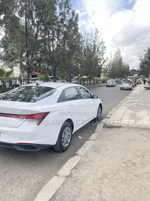 Hyundai Elantra 2022 White