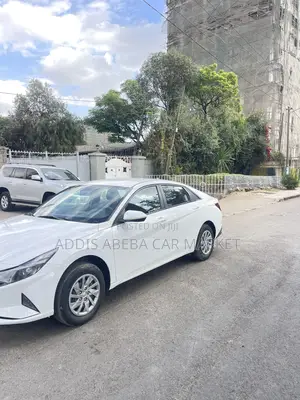 Hyundai Elantra 2022 White