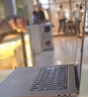 New Laptop Apple MacBook Pro 2019 16GB Intel Core i7 SSD 512GB