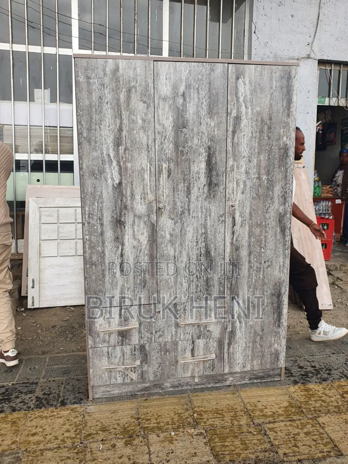 Closet/ቁምሳጥን